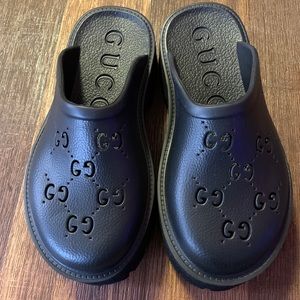 Gucci Women's platform perforated G Black sandal 39